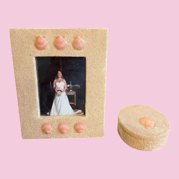 Frame & Trinket Box, Textured Sand Finish with Scallop Shells. - Picture 1 of 5